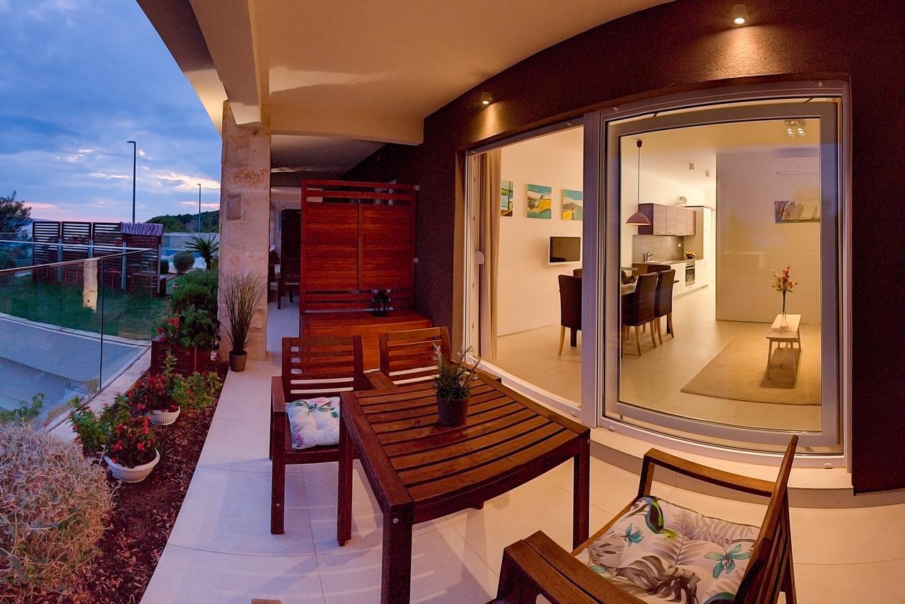 Luxury Apartments Jolara Mimice Luaran gambar