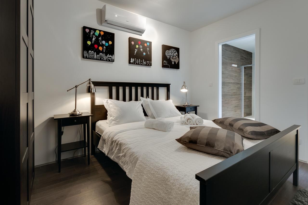 Luxury Apartments Jolara Mimice Luaran gambar