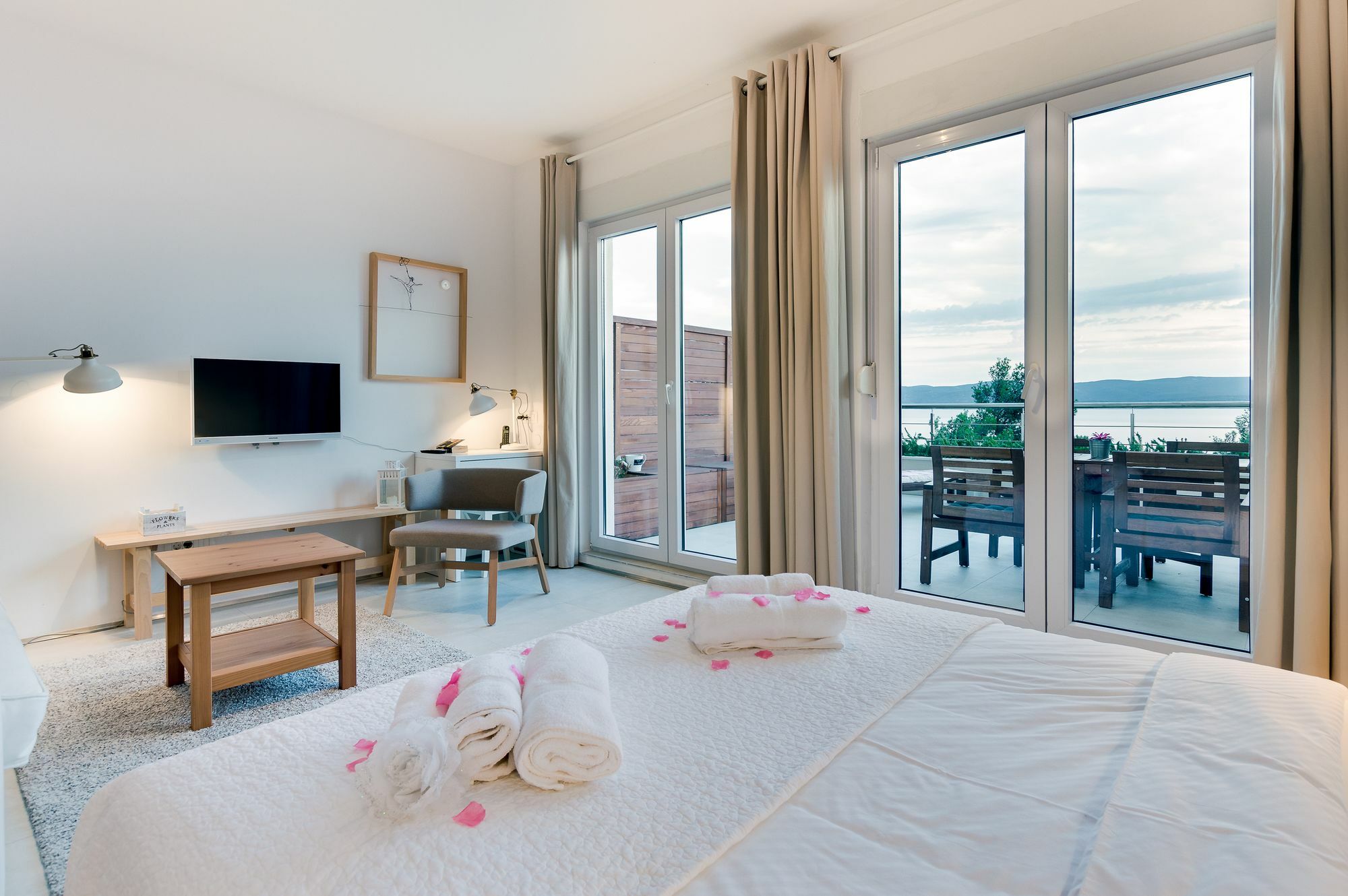 Luxury Apartments Jolara Mimice Luaran gambar