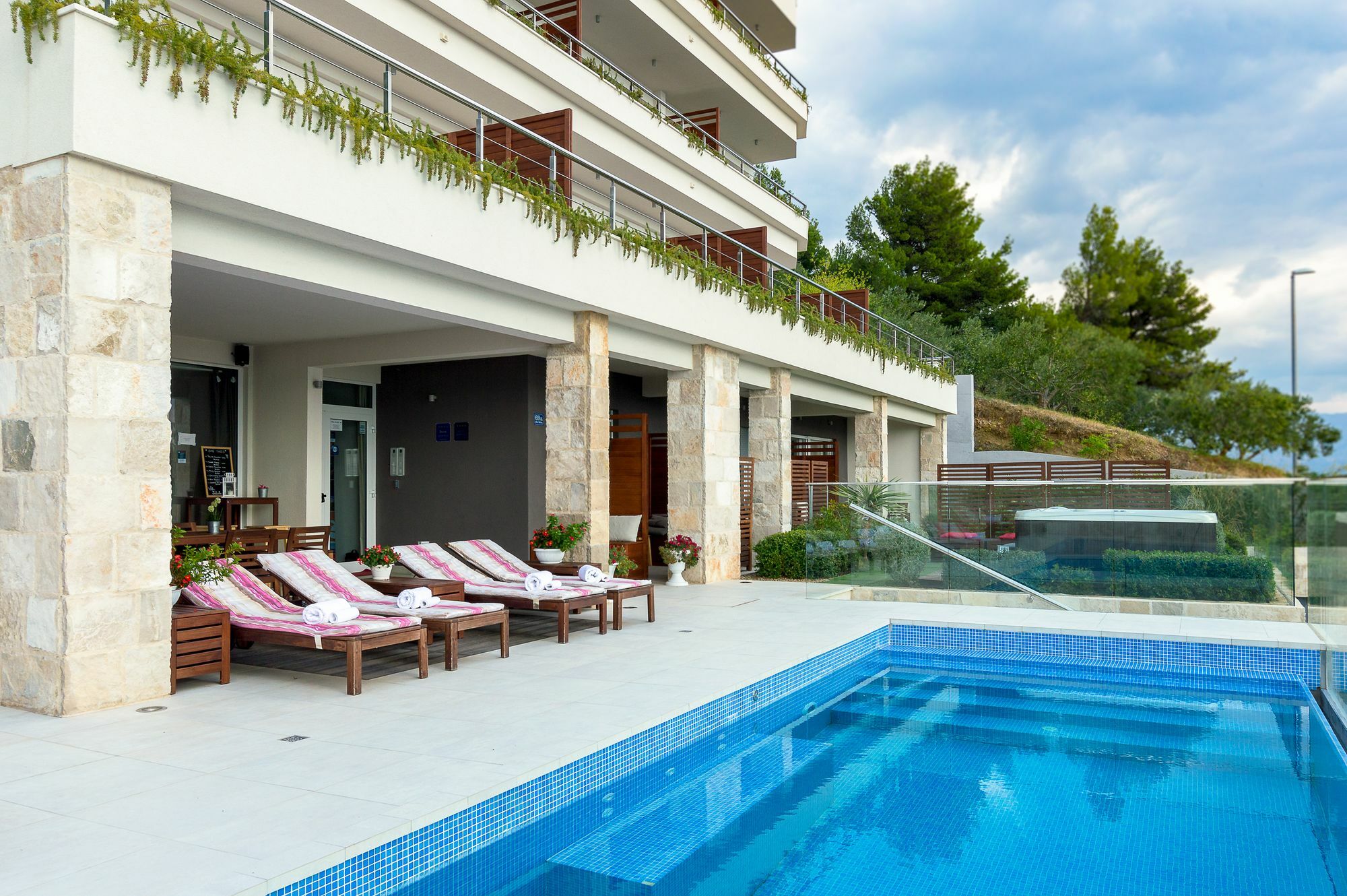 Luxury Apartments Jolara Mimice Luaran gambar